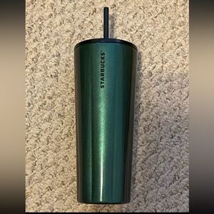 Starbucks 2021 Winter Metallic
Green Stainless Steel Tumbler 24 Oz
Scalloped